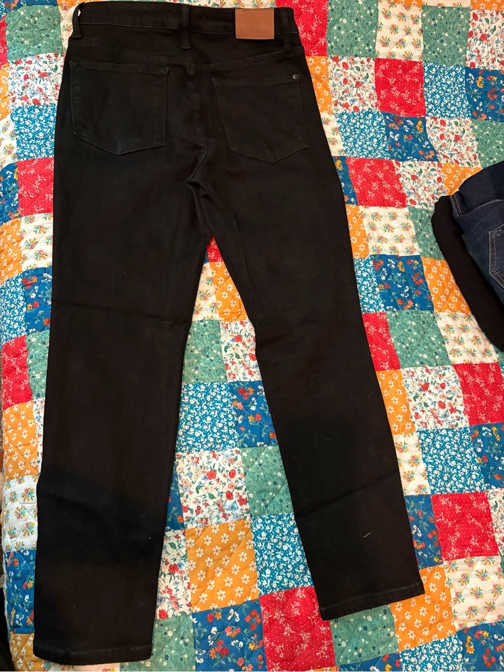 JUDY BLUE 11/30 Black Slim Fir Jeans - Classic Back Pocket Design